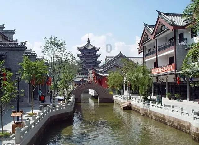 东体:申花主帅斯卢茨基自掏3000美元,给三名冬训标兵发放奖励